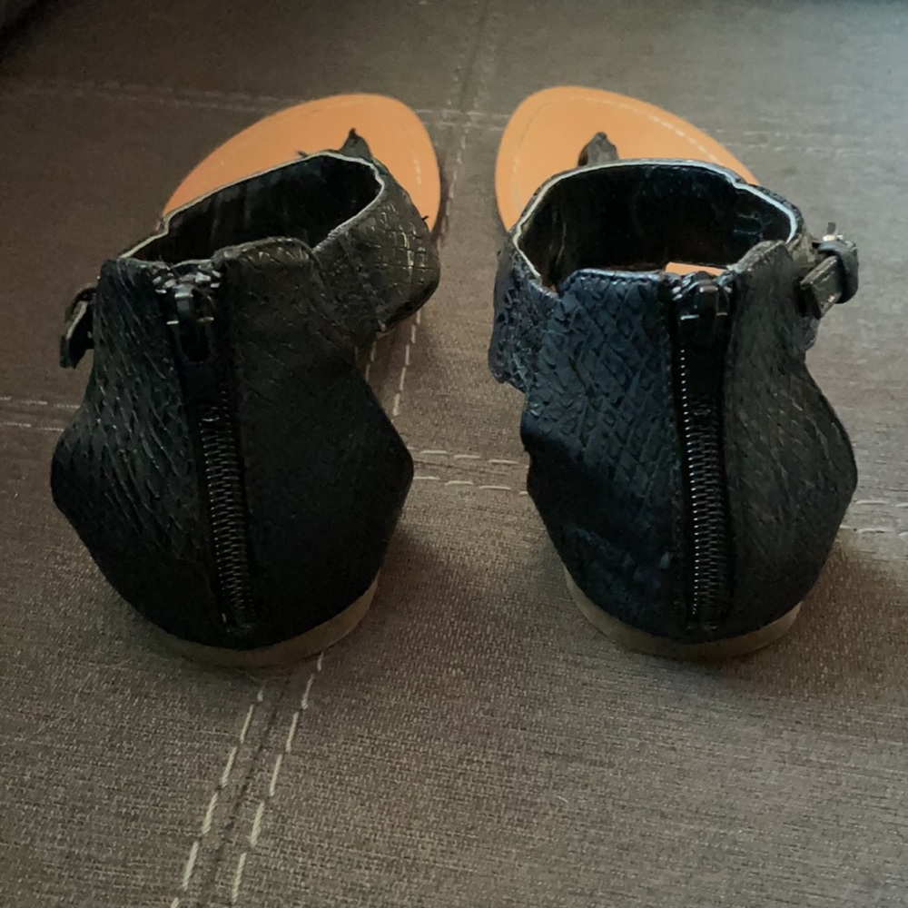 GUESS Sandals - Picture 4 of 16